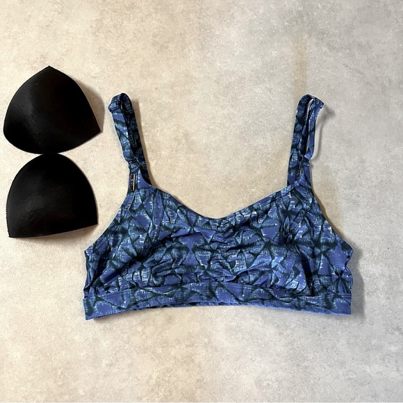 LOLE Blue Sports Bra with Removable Pads. Size 10. ACTIVE. GYM. WORKOUT - Picture 1 of 3